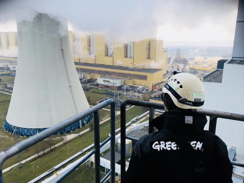 Greenpeace na chłodni kominowej w Elektrowni Bełchatów [ZDJĘCIA, FILM]