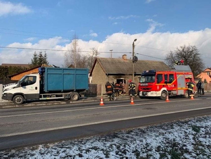 Pilnie potrzebna pomoc dla rodziny z Brzeźnicy! W niedzielę ogień strawił ich dom