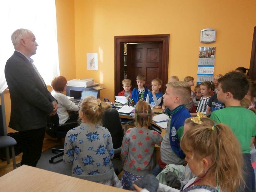 Grodzisk: Dzieci zwiedzają urząd miasta FOTO
