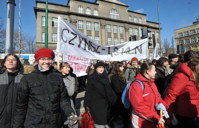 Przed rokiem uczniowie VIII LO protestowali w sprawie roszczeń kościelnych