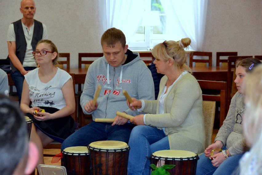 Warsztaty bębniarskie atrakcją spotkania młodzieży z Kresowiakami w Kosieczynie