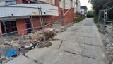 Wywrotka uszkodziła nawierzchnię na ul. Kredowej w Lublinie. „Dlaczego ta droga nie jest zablokowana? Tu jest przedszkole!”