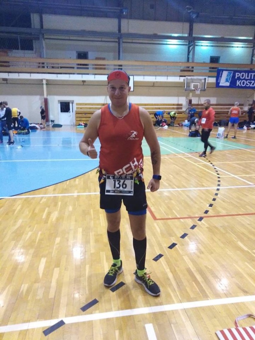 Grupa PCH_RUN: Mieszkaniec Chodzieży pobiegł w nocnym maratonie w Koszalinie 