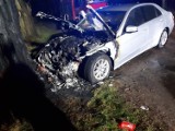 Wypadek w Łęgu. Auto stanęło w płomieniach [ZDJĘCIA]