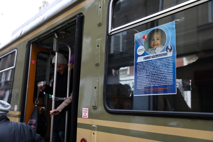 Kraków. W charytatywnym tramwaju można wesprzeć chorego Kacperka