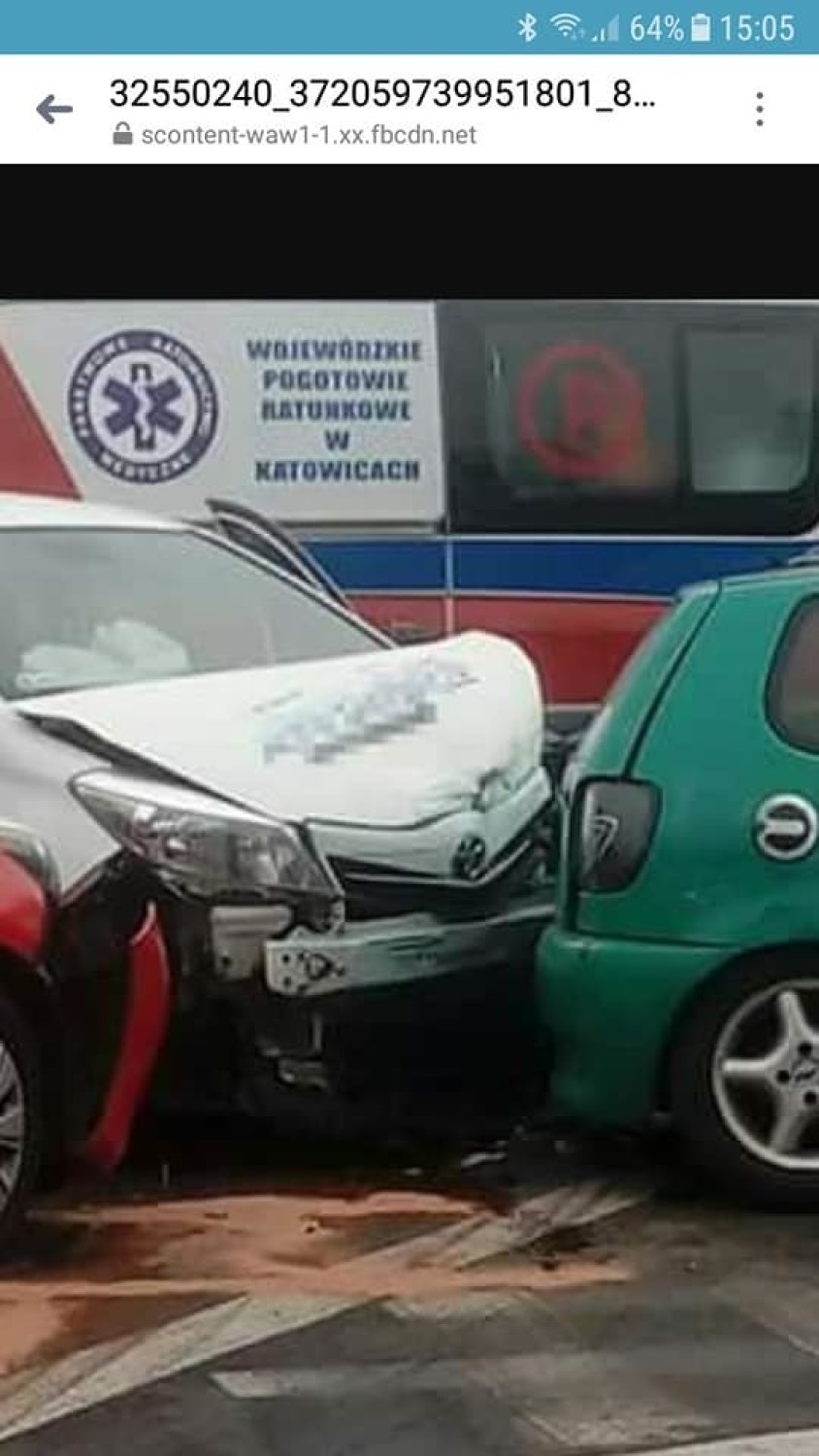 Trzy samochody zderzyły się na skrzyżowaniu w Mszanie