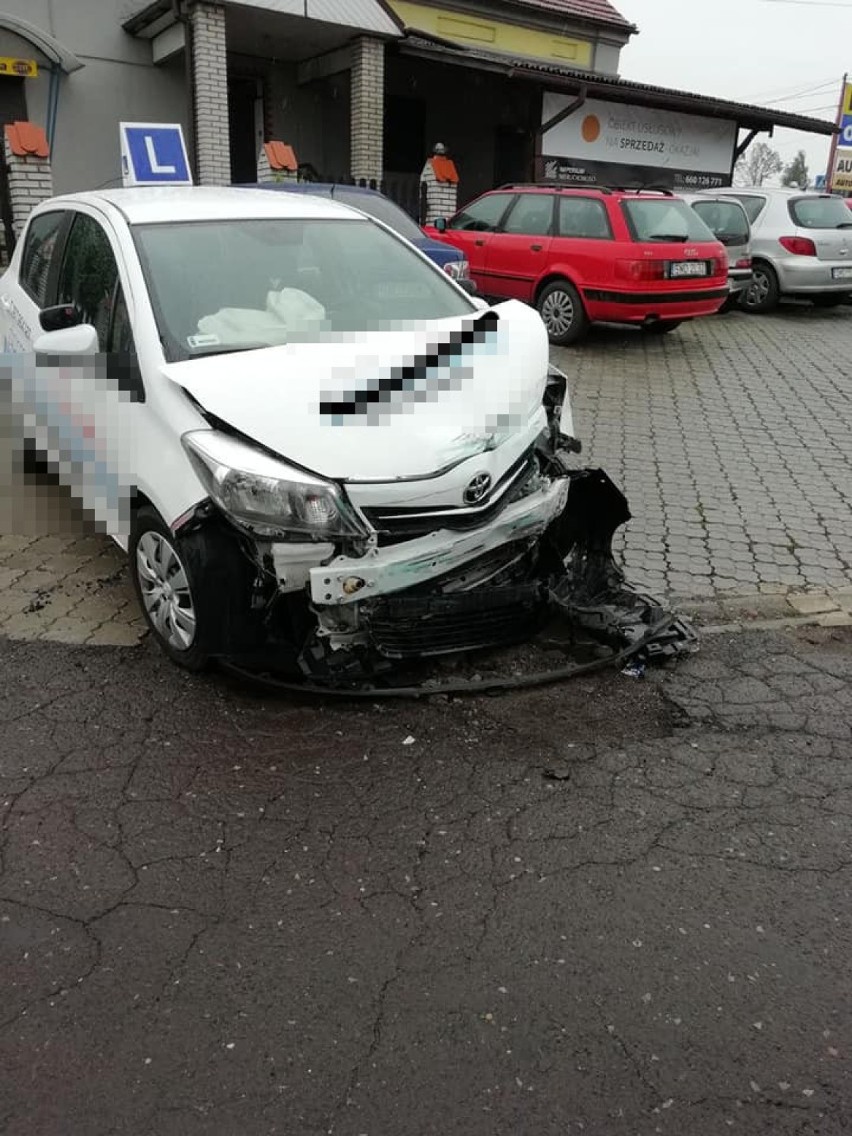 Trzy samochody zderzyły się na skrzyżowaniu w Mszanie