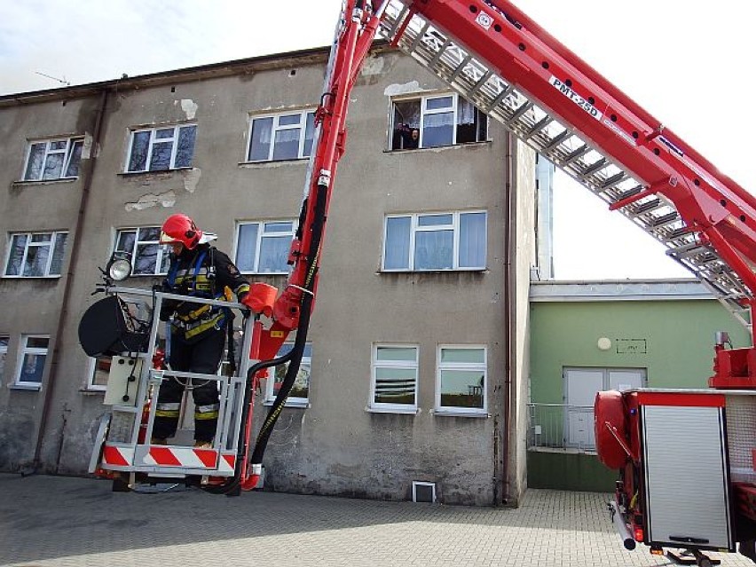 Ćwiczenia straży pożarnej w ZS w Dąbrowie Białostockiej