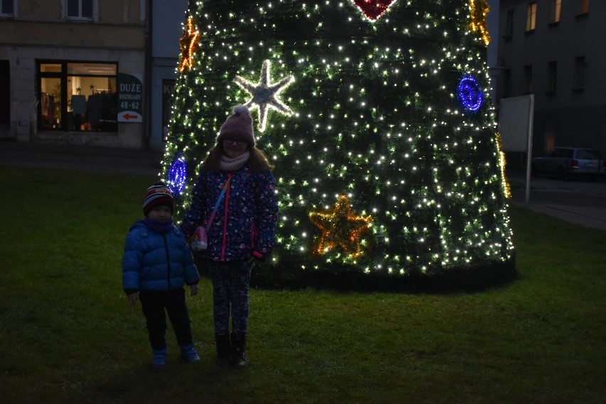 Świąteczne ozdoby w Wodzisławiu już świecą