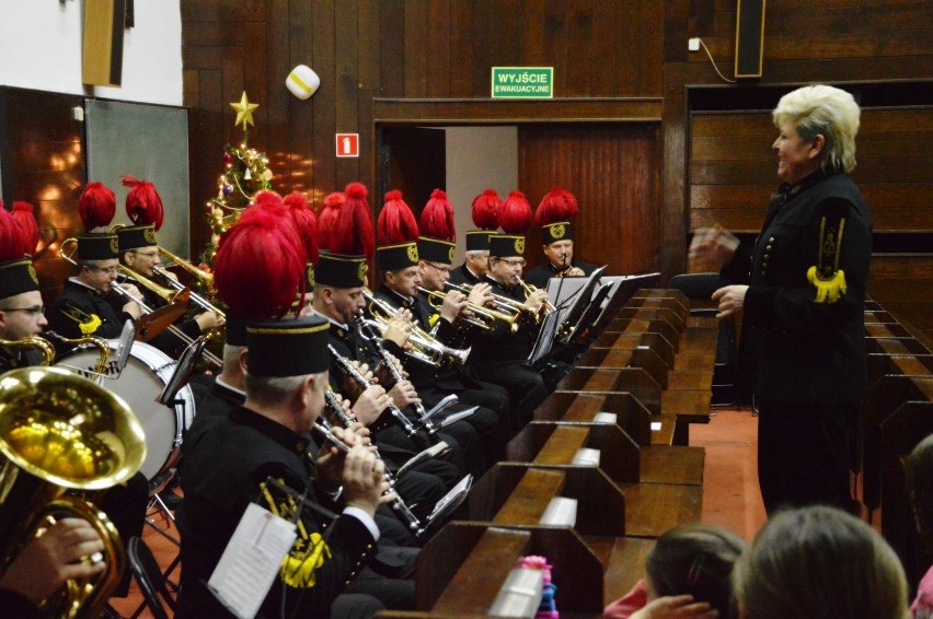 Górnicy Kopalni Węgla Brunatnego w Bełchatowie z prezentami u pacjentów ICZMP w Łodzi [FILM]