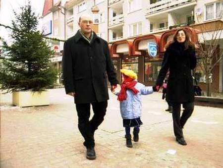 Na świąteczny spacer na pasaż wybrali się Elżbieta, Adam i Julita Bendyk