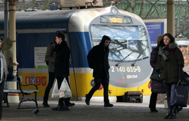 Zerwana sieć trakcyjna SKM