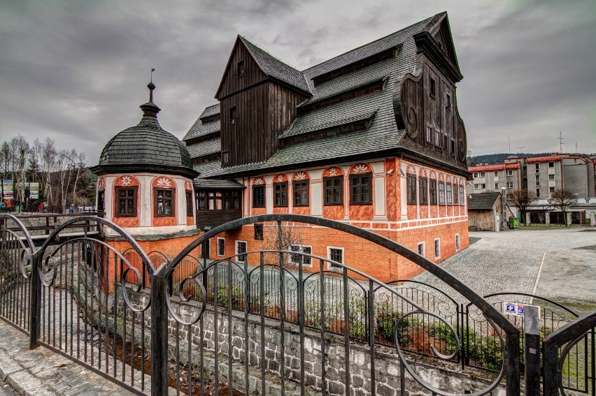 Muzeum Papiernictwa w Dusznikach-Zdroju to wyjątkowy zabytek. Uczy, zachwyca i ....produkuje