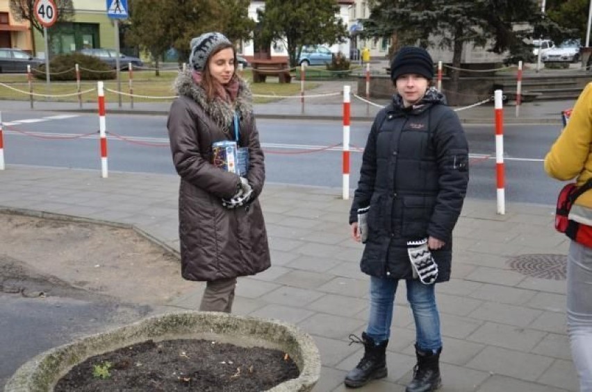 Wolontariuszki na goślińskim rynku. Maksymilian Szczepaniak