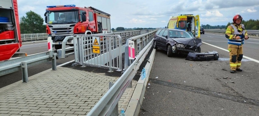 Zderzenie pojazdów na A4. Sześć osób poszkodowanych! [ZDJĘCIA]