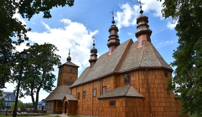 Drewniany kościół pw. św. Apostołów Piotra i Pawła w Hannie, pow. włodawski, został wybudowany w 1739 r. Trzy lata temu został odremontowany.