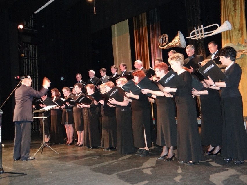 Koncert pieśni patriotycznych i żołnierskich w Miejskim Domu Kultury w Radomsku [ZDJĘCIA]