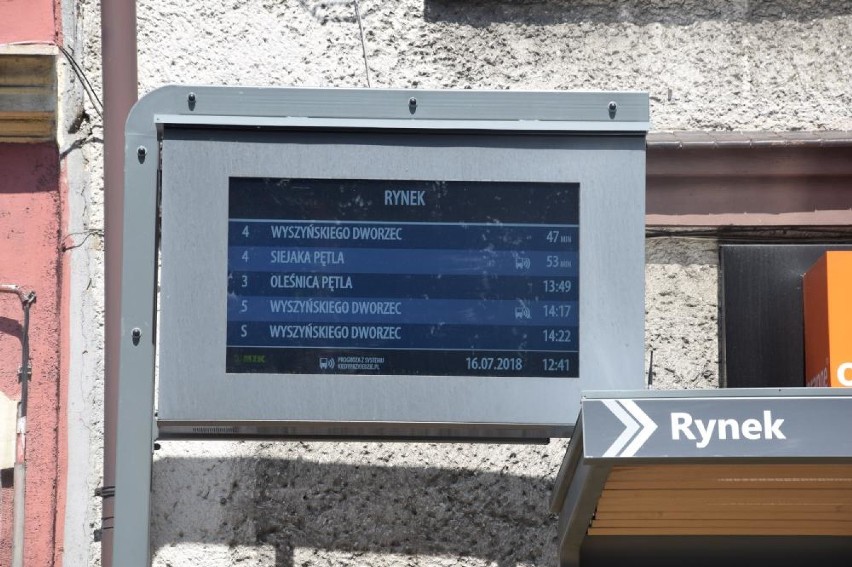MZK w Chodzieży: Na przystankach autobusowych zamontowano elektroniczne tablice informacyjne [FOTO]