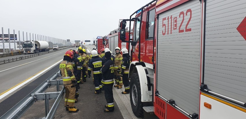 Ćwiczenia strażaków na autostradzie A1 w okolicach Radomska