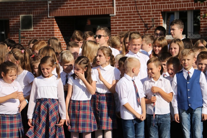 "Do Hymnu ..." w Szkole Podstawowej nr 1 w Złotowie [FOTO, WIDEO]