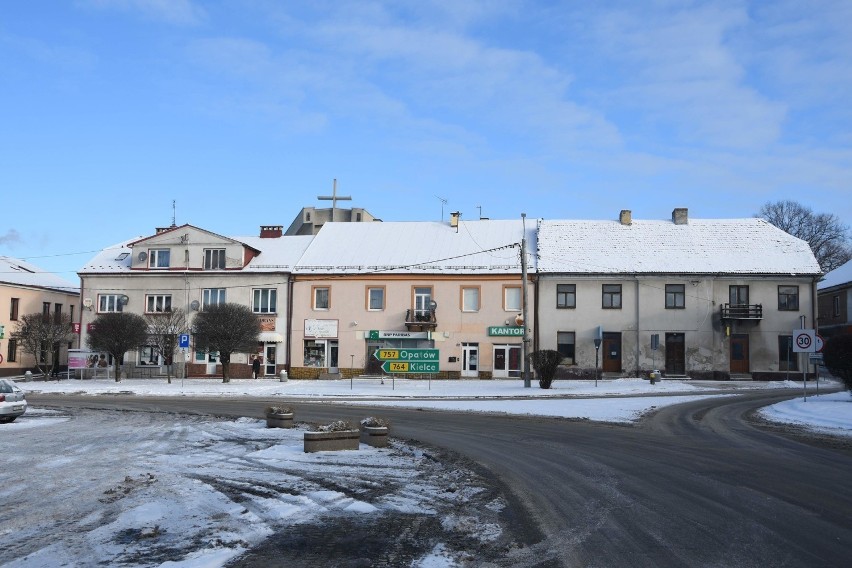 Zimowa niedziela w Staszowie - całe miasto pokryte śniegiem (GALERIA)