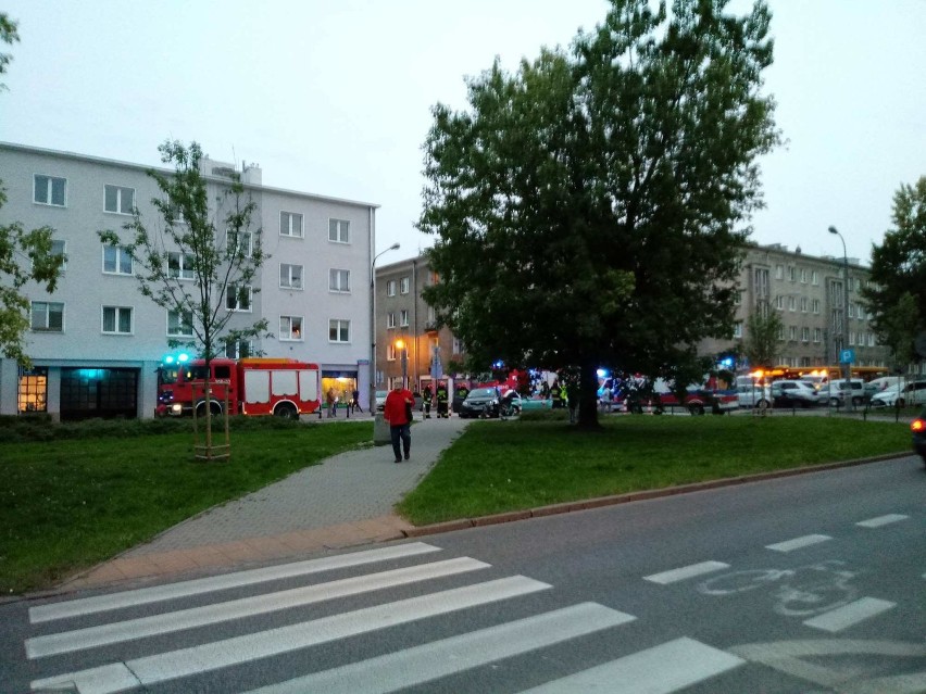 W piątek w godzinach wieczornych doszło do groźnie wyglądającego wypadku na ul. Krasińskiego 25 na Żoliborzu. Uważajcie na utrudnienia.
