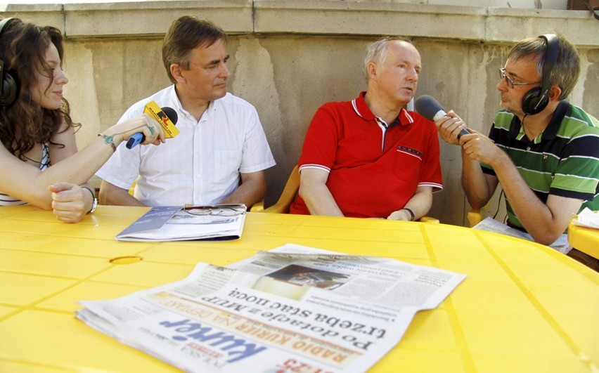 Po lewej, Janusz Kawałko jako gość "Radio-Kuriera" na...