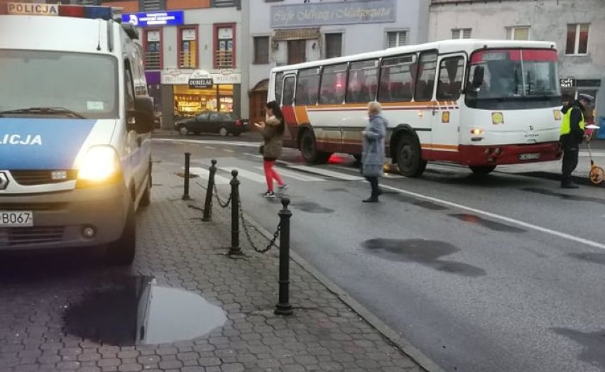 Autobus potrącił kobietę na placu Wolności we Włocławku [zdjęcia]