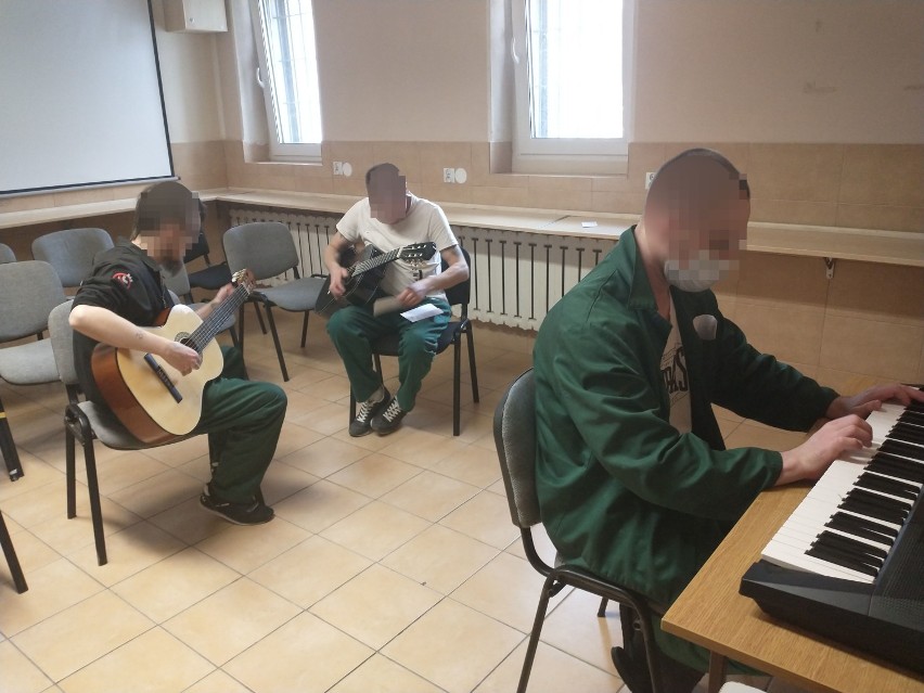 Dźwięki muzyki zza krat więzienia w Szczecinku [zdjęcia]