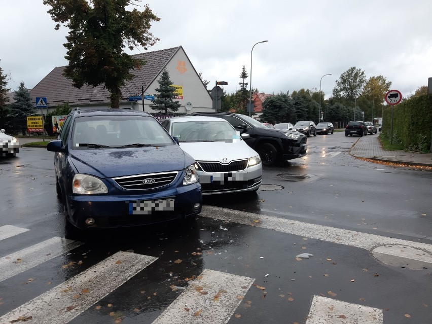 Zderzenie samochodów w Szczecinku. Potrzebna pomoc medyczna [zdjęcia]