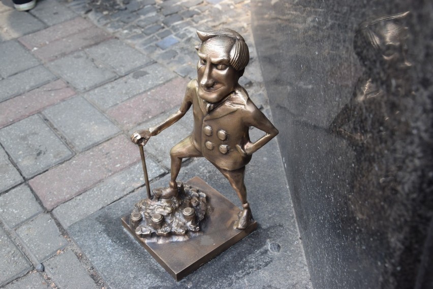 Figurka "Geld", przedstawiająca Karola Godulę przy...