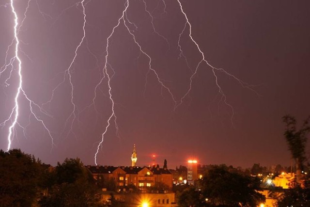 Nadciąga załamanie pogody. Synoptycy ostrzegają przed gwałtownymi burzami i gradem