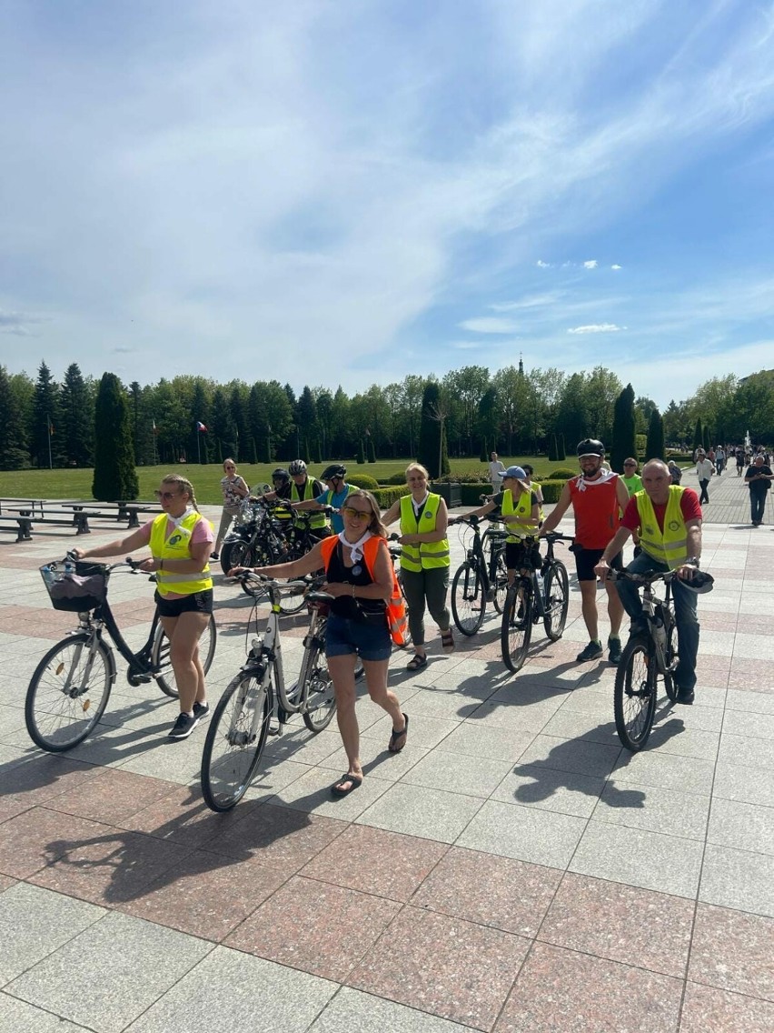 Pielgrzymka rowerowa ze Stawiszyna do Lichenia. Trasę pokonało 40 cyklistów. ZDJĘCIA