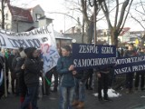 Protest przed żywieckim starostwem przeciw likwidacji szkół [AKTUALIZACJA+ZDJĘCIA+WIDEO] 