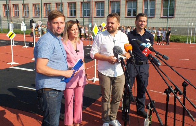 Podczas konferencji prasowej, od lewej: Leszek Kowalski, Magdalena Lach-Zwierz, Marek Materek, Paweł Kusiak.