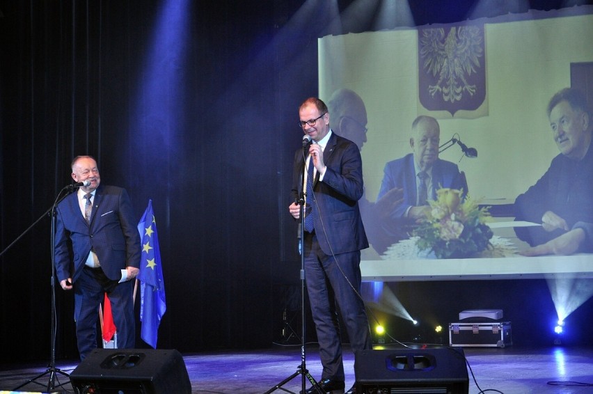 Prezydent Przemyśla Wojciech Bakun z Laurem Ziemi Przemyskiej podczas XVIII Europejskiego Salonu Sukcesu [ZDJĘCIA]