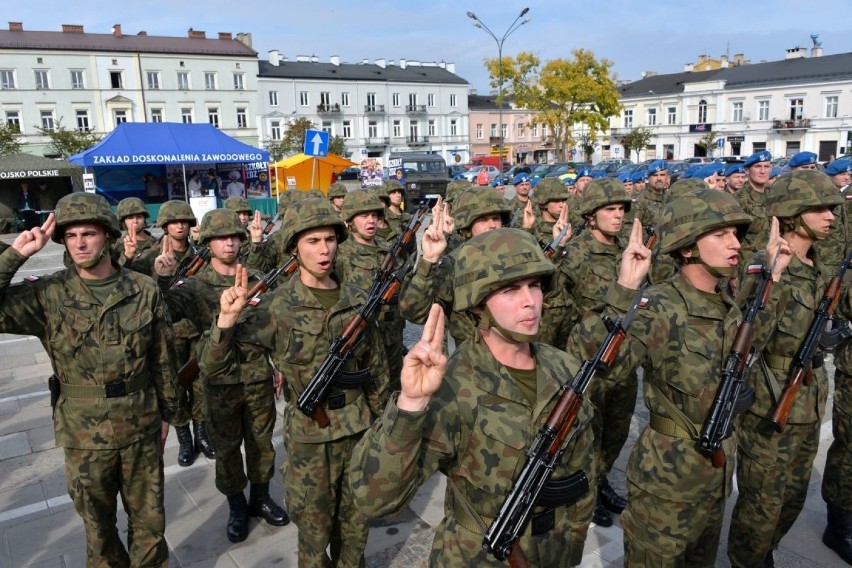 120 młodych żołnierzy przysięgało na Placu Wolności w Kielcach (WIDEO, ZDJĘCIA)