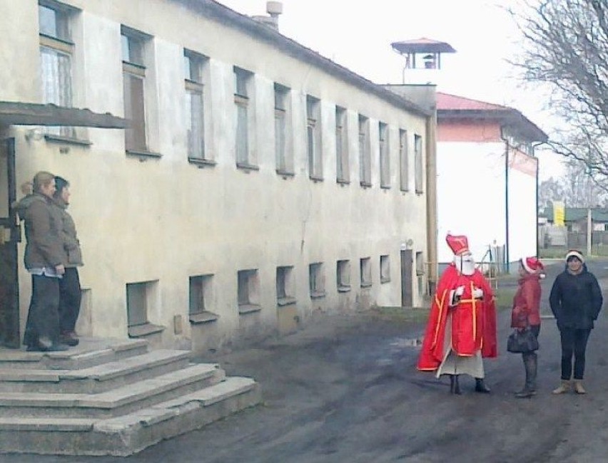 Gość z nieba i dobrotliwy Mikołaj, jak na prawdziwego...