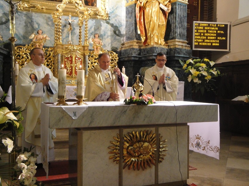Śrem: przeniesienie relikwii błogosławionego Jana Pawła II...
