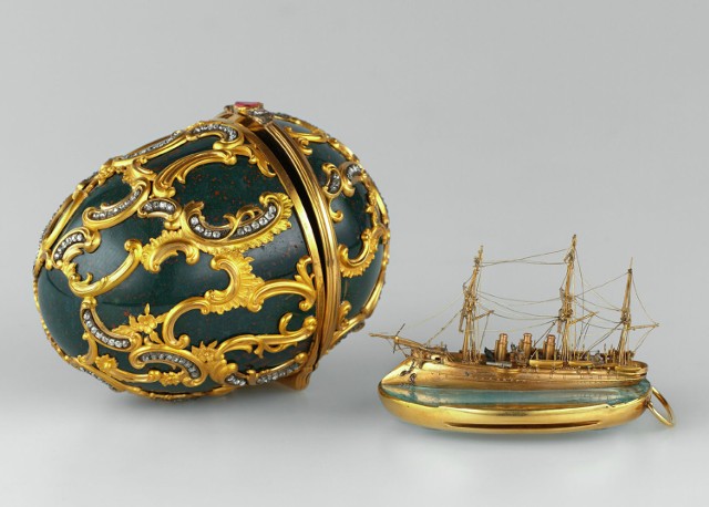 Jajko Faberge z miniaturką okrętu Pamięć Azowa