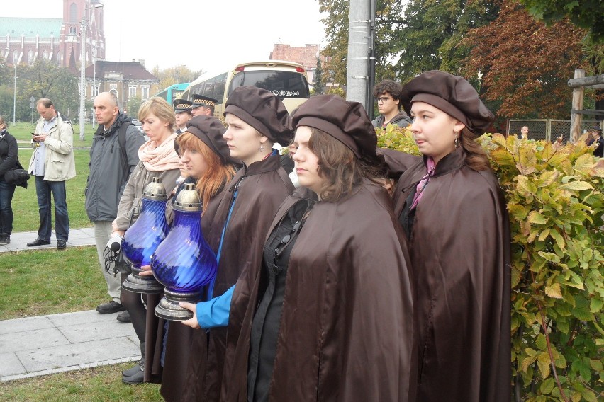 Hołd przed pomnikiem zamordowanych częstochowskich Żydów [ZDJĘCIA]