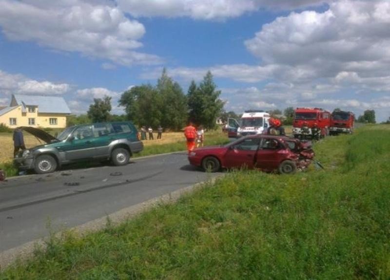 Wypadek Niemienice. Trzy osoby trafiły do szpitala