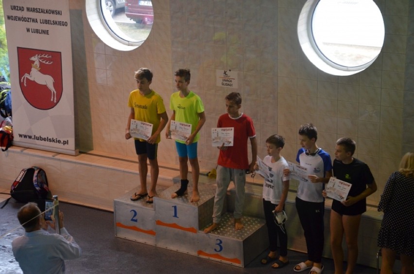 Pływacy Fali Kraśnik ponownie stanęli na podium. V runda zawodów "O Laur Lubelskiego Koziołka" (ZDJĘCIA)