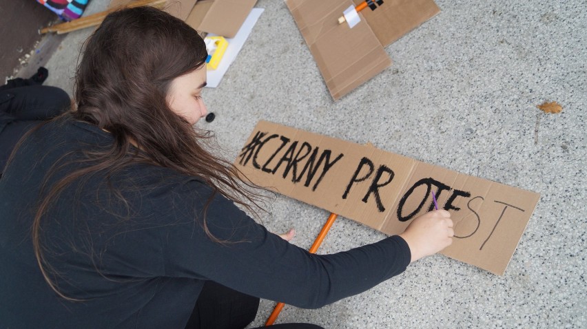 Czarny protest w Jastrzębiu: prezydent Anna Hetman wspiera