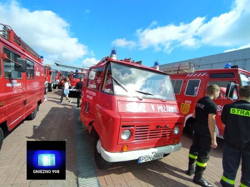 Druhowie z powiatu gnieźnieńskiego na Zlocie Czerwonych Samochodów [FOTO]