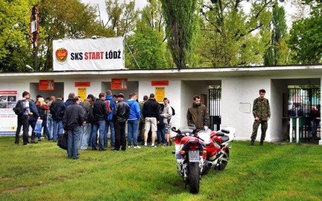 Wejście na stadion Startu.
Fot. Mariusz Reczulski