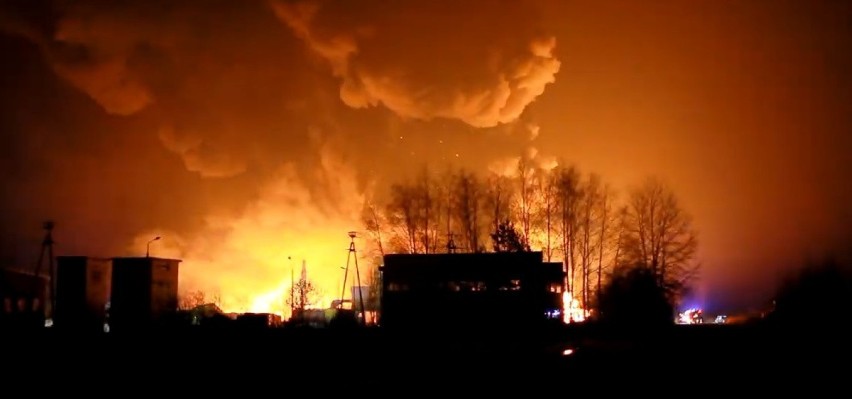 Wielki pożar składowiska opon w Sernikach w powiecie lubartowskim 