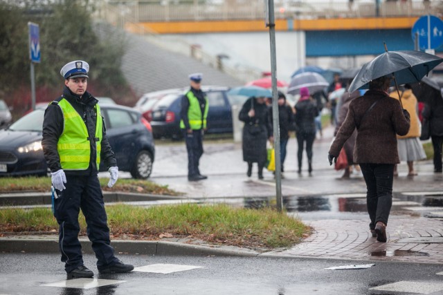 Za kilka dni wybierzemy się do swoich bliskich na cmentarze. Oznacza to wzmożony ruch wokół bydgoskich nekropolii. Zobaczcie, jakie czekają nas zmiany.