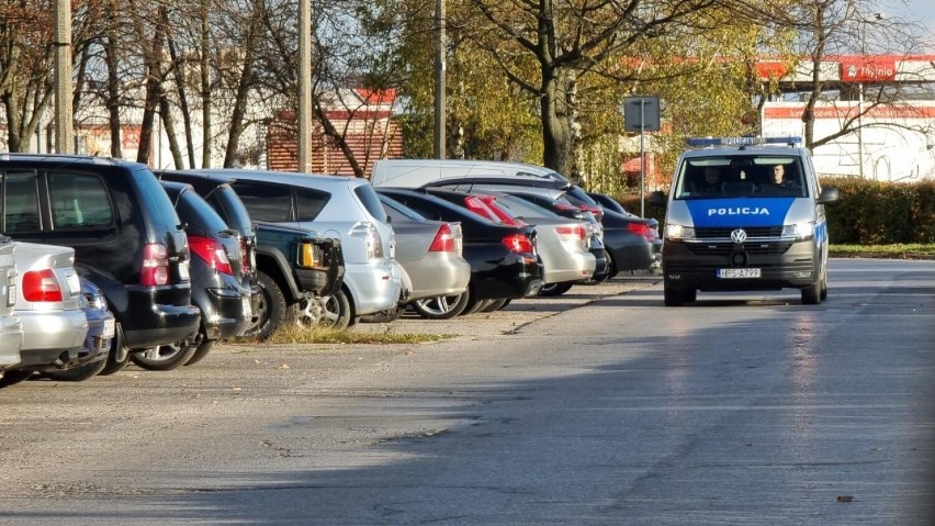 Spółdzielnia mieszkaniowa w Kielcach chce ograniczyć parkowanie przyjezdnym. Mieszkańcy, mimo braku miejsc postojowych, nie chcą zmian? 