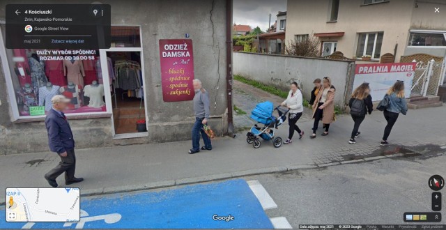 Mieszkańcy Żnina przyłapani przez kamery Google Street View na ulicach miasta w maju 2021.